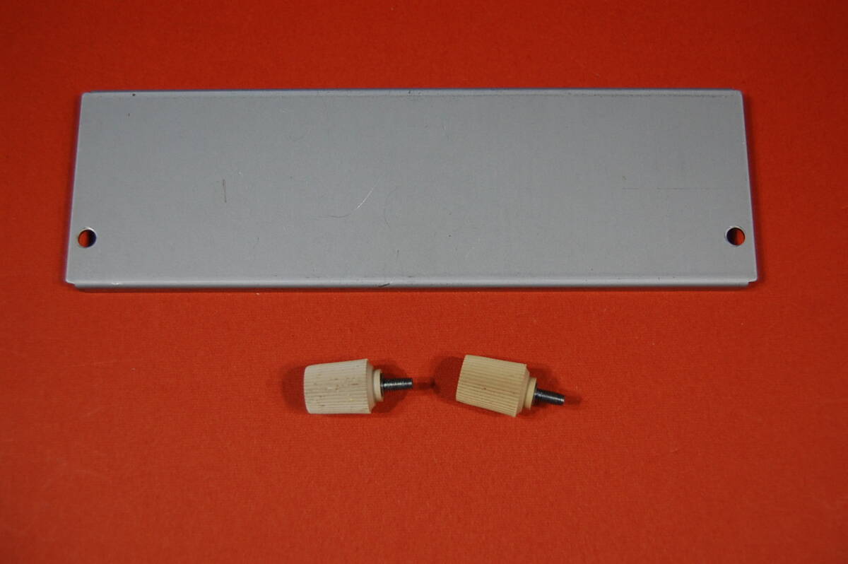 NEC PC9801FA等 本体内部 拡張用CD-ROMスロット部分保護スチールカバー ネジ付き ヨゴレ・キズ有り 現状渡し ジャンク扱いにて S-212 拍卖