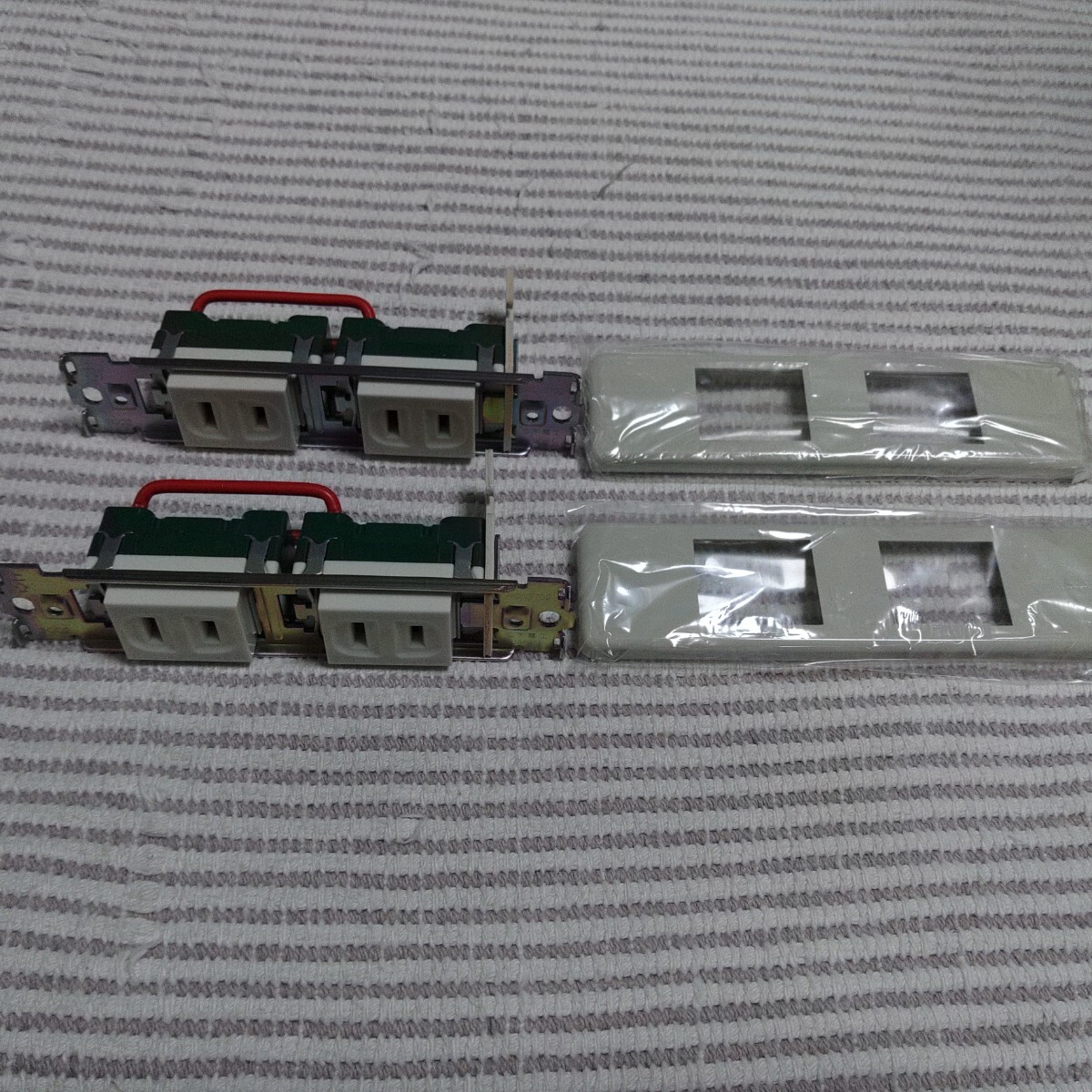 パナソニック フルカラー WCF2011W+WCF8202WK 器具用ダブルコンセント 新古 2個から拍卖