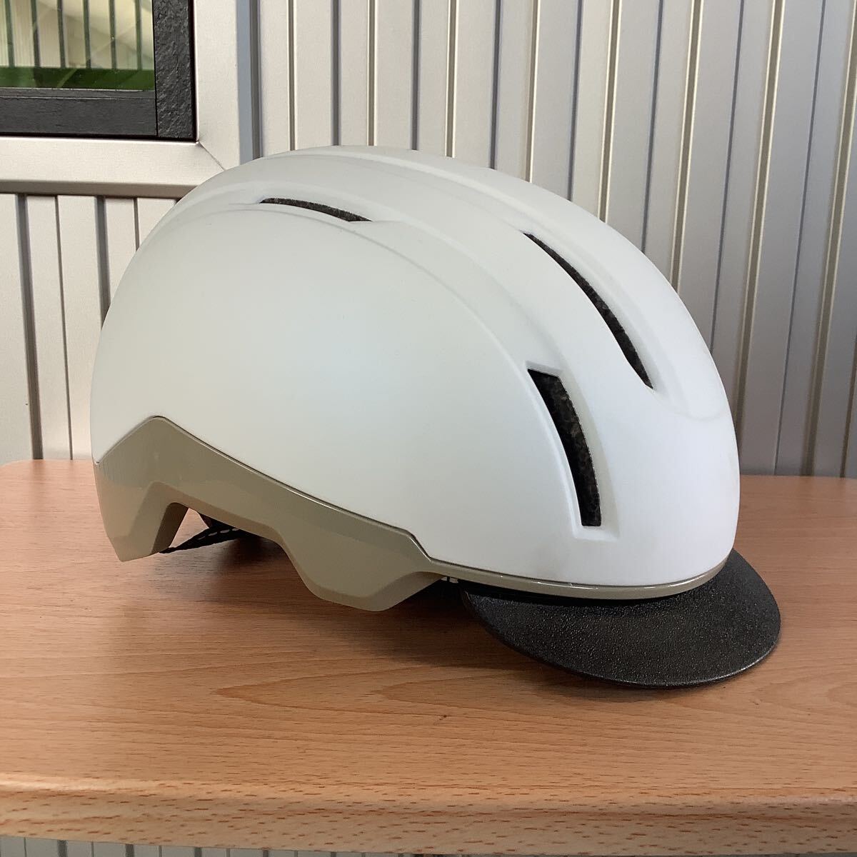 新品未使用 自転車用ヘルメット サイズ55〜60cm 送料無料 ホワイト&ライトブラウン拍卖