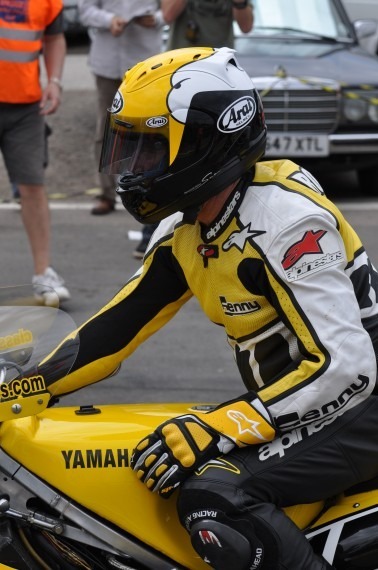 海外 送料込み 高品質 本革 ケニー・ロバーツ MOTOGP レーシングレザースーツ サイズ各種 オーダーメイド作成可 レプリカ拍卖