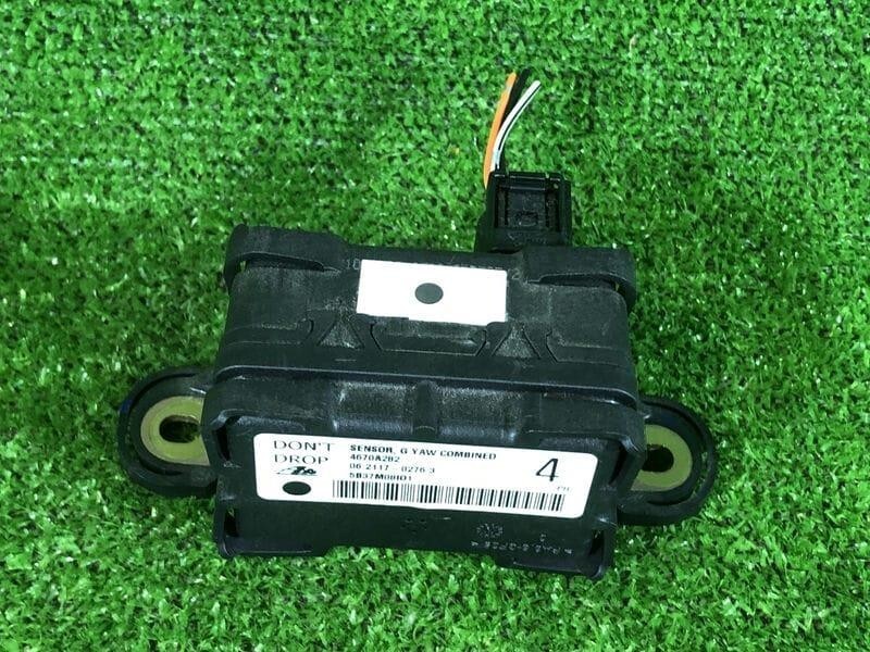 MITSUBISHI 三菱 デリカ D5 CV5W H20年 純正 ヨーレートセンサー Gセンサー グラビティセンサー 7320A164 CAB501A065B SENSOR ID:2355拍卖