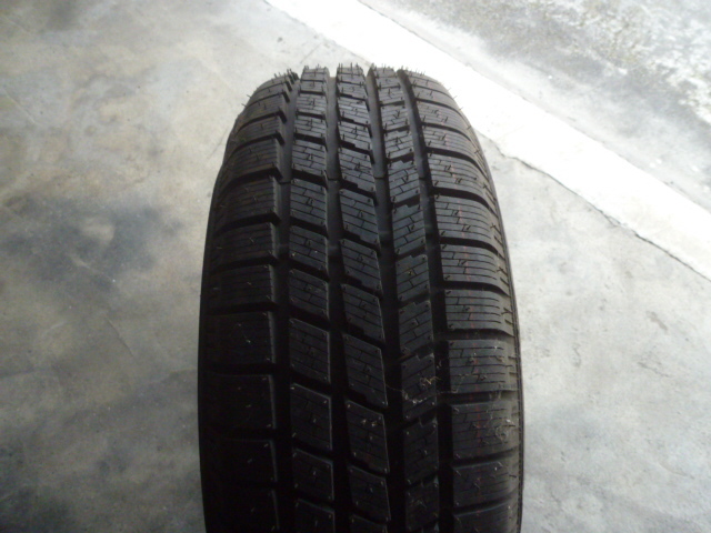 ピレリスタットレス.スノースポーツ210新品2本保管品高速道路&コーナードリフト抜群で安定ふら付無し持ちも良です210kOK残り2本のみです拍卖