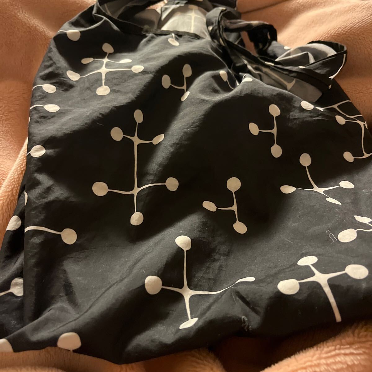 イームズ・ドットパターン・ミッドセンチェリーモデル・大判大口仕様ショッピングバック 使い勝手多彩多様 縦37×37取手20CM かわいい拍卖