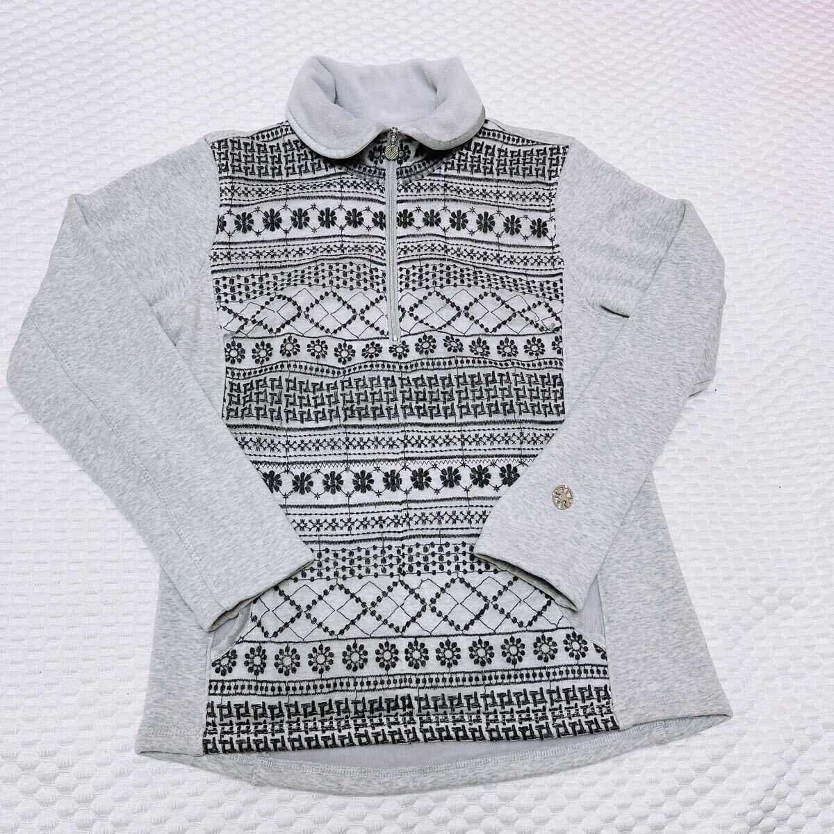 中古美品 ヒールクリーク 長袖ハーフジップ レディース ゴルフウェア 明るめグレー 40サイズ 中古美品 防寒 裏起毛拍卖