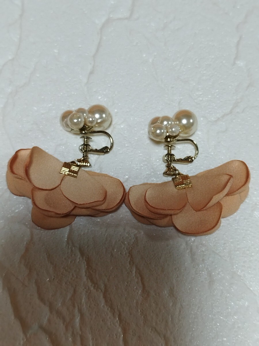 【送料無料!】イヤリング 花のモチーフ拍卖