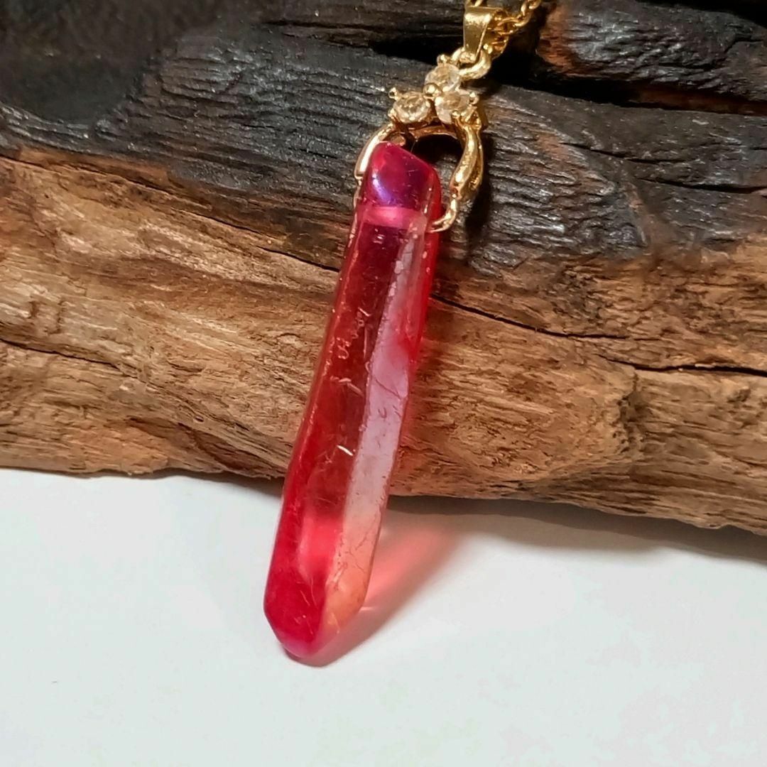 【賢者の石】灼熱に燃えるレッドチタンオーラ水晶、原石六角柱ネックレス チャクラ拍卖