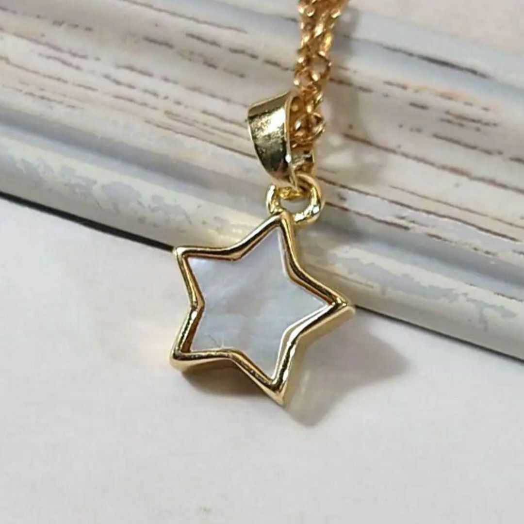 星に願いを 天然マザーオブパールで作られた小さな星、スターのネックレス拍卖