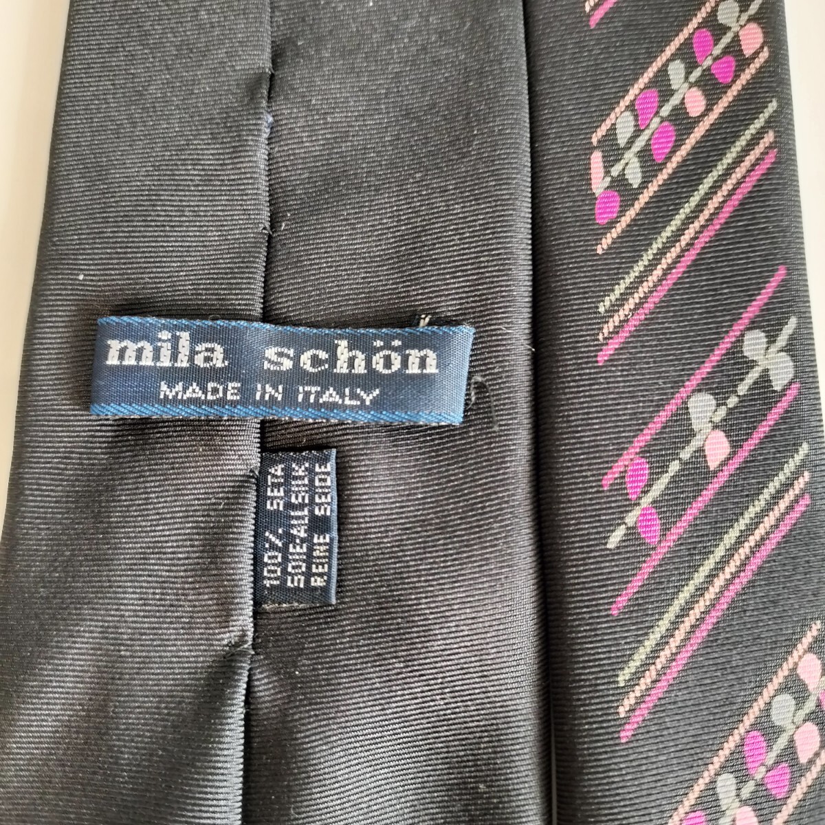 ミラショーン(Mila Schoen)黒ピンク丸ストライプロゴネクタイ拍卖