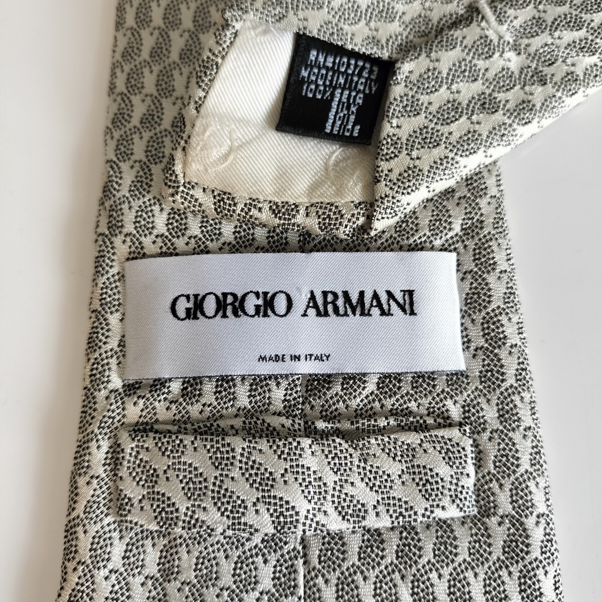 GIORGIO ARMANI(ジョルジオアルマーニ)グレーミニ勾玉ネクタイ拍卖