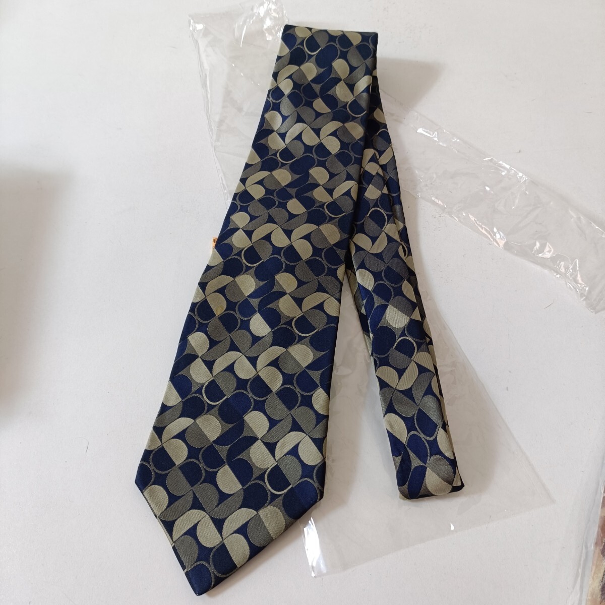 Pierre Cardin ピエールカルダン シルク ネクタイ ネイビー系 クリーニング済み 現状品 ビンテージ 絹100% です拍卖