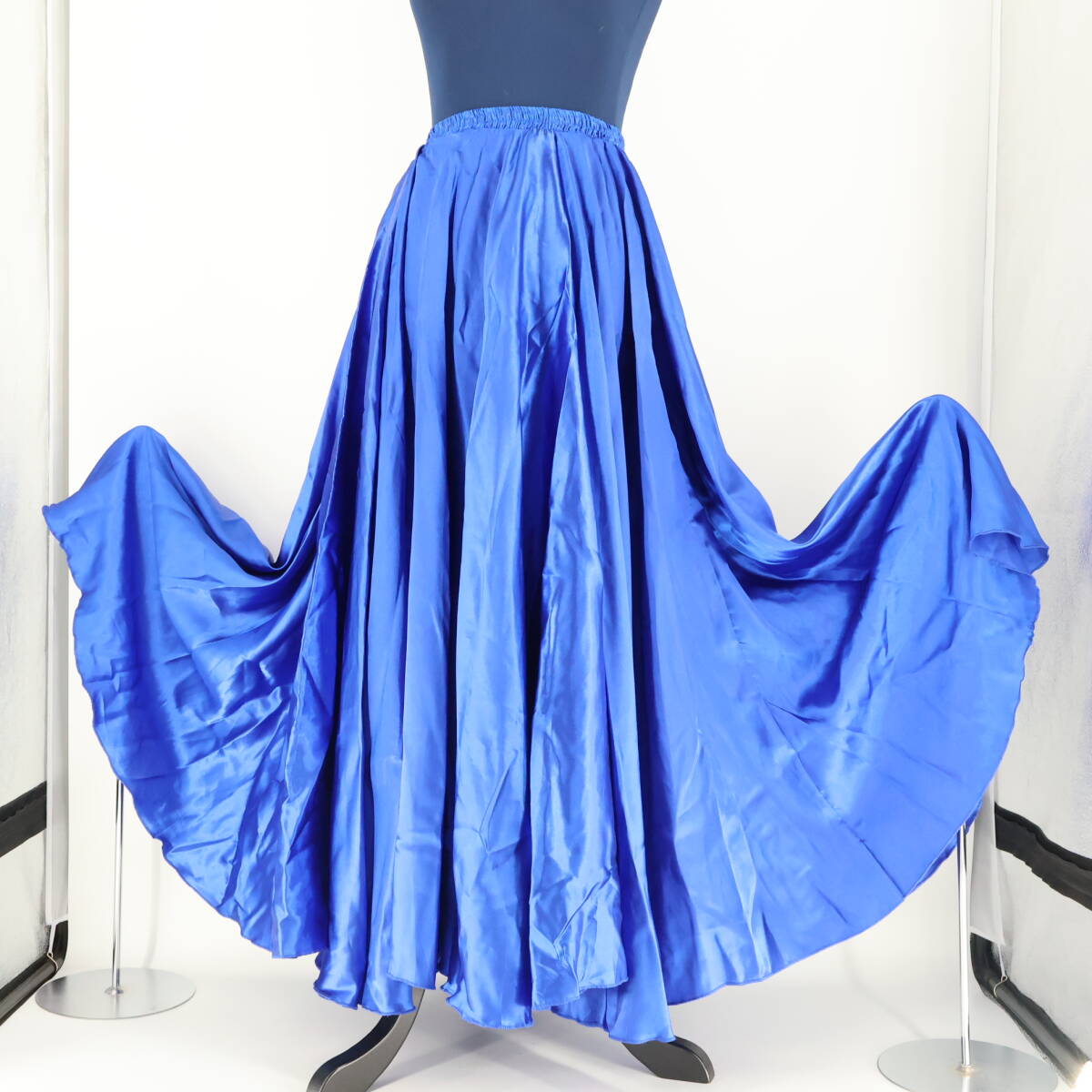『送料無料』【ベリーダンス用衣装】ブルー D・F・G ボリューム ジプシースカート 青 サテン生地 鮮やか 光沢 艶 ロング スカーフ付き拍卖