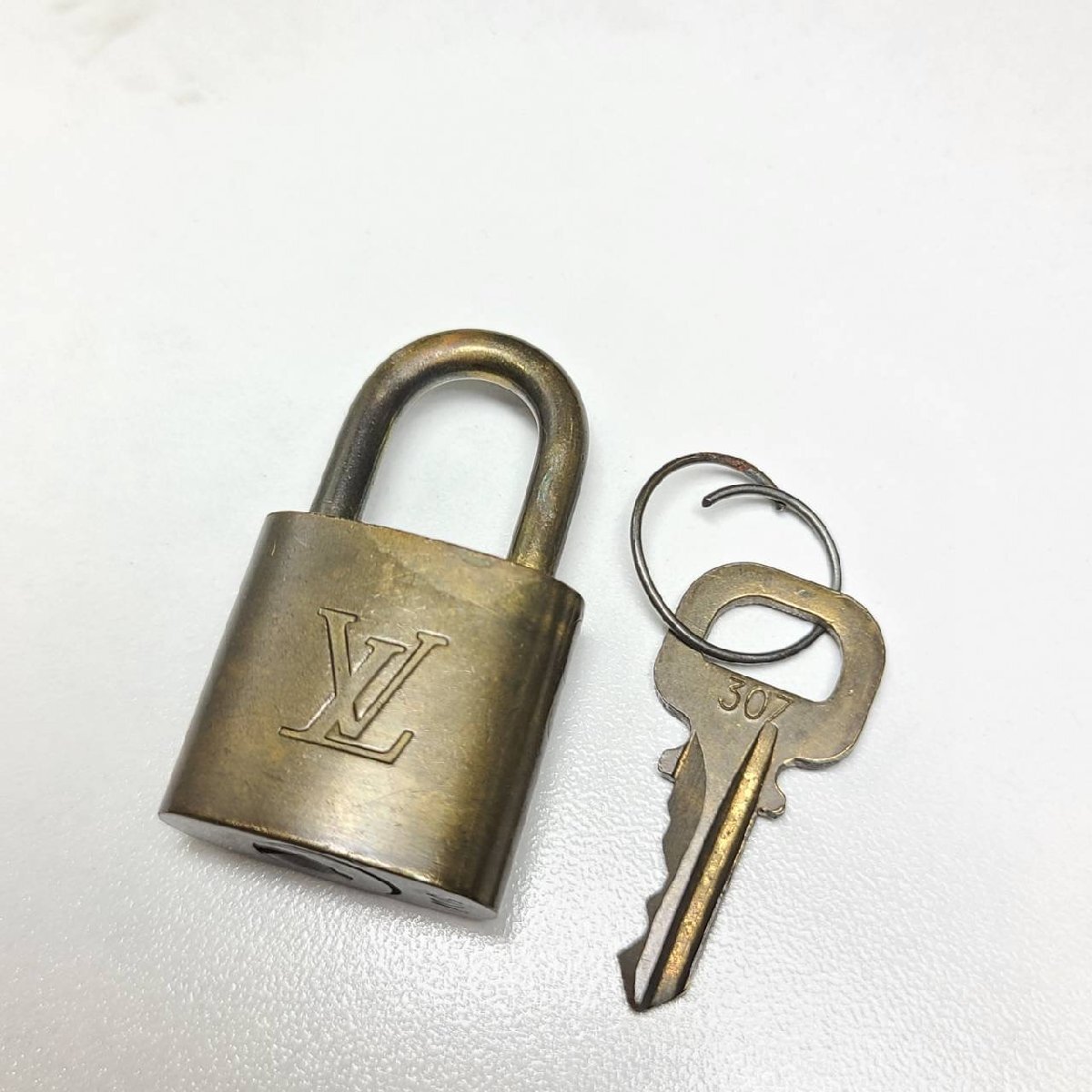 ルイヴィトン LOUIS VUITTON パドロック 南京錠 307 鍵 キー ゴールド/LPT307005拍卖
