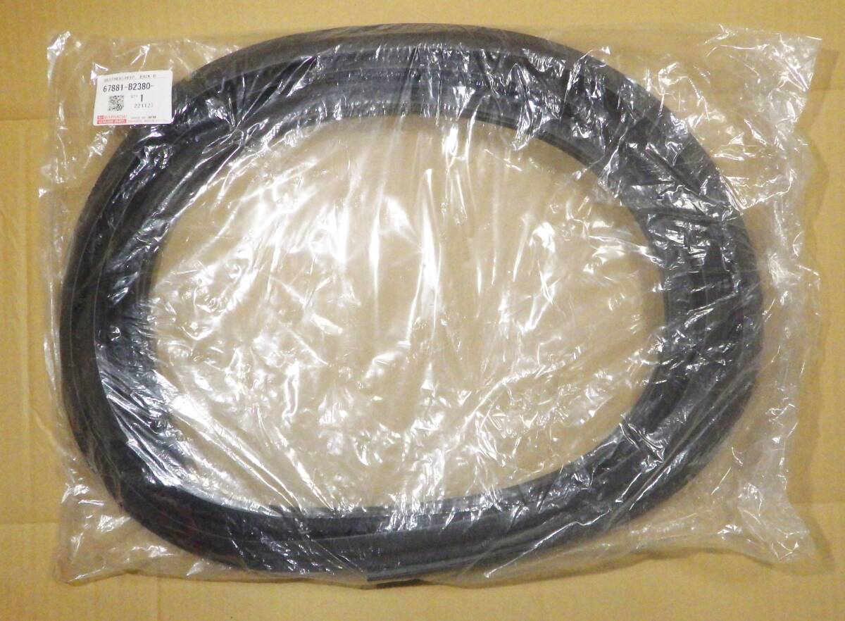 即決 LA900S タフト ウェザーストリップ バックドア部 67881-B2380 ※送込拍卖