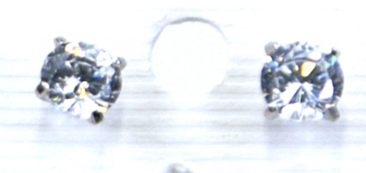 CZダイヤモンド 幅6mm ラウンド ブリリアントカット 大人 小さい ピアス拍卖