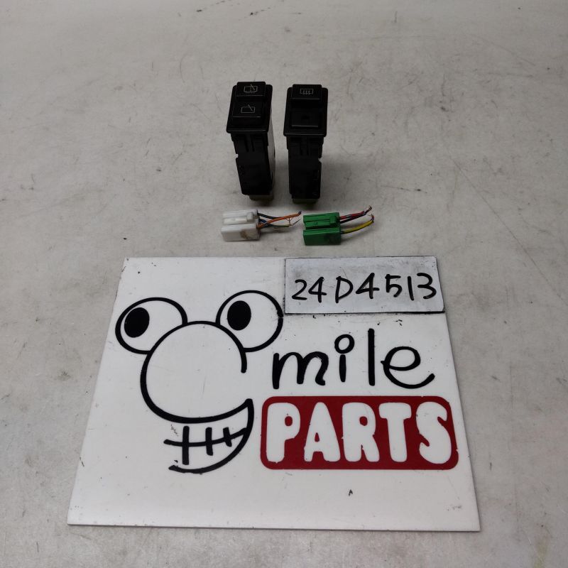 JA22W ジムニー 純正 右側スイッチ 2Z7-10-2/24D4513*同梱不可拍卖