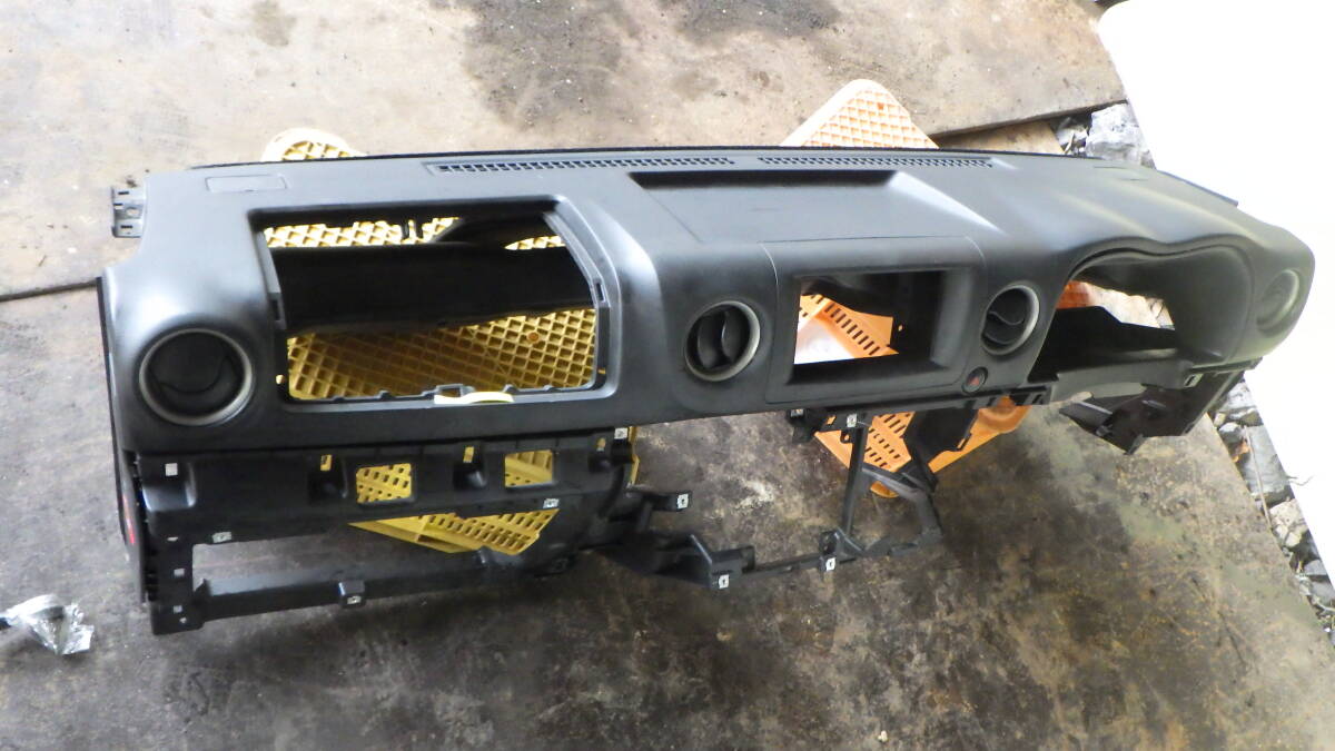 桜L 即決! CS4E26 NV350 キャラバン ダッシュボード拍卖