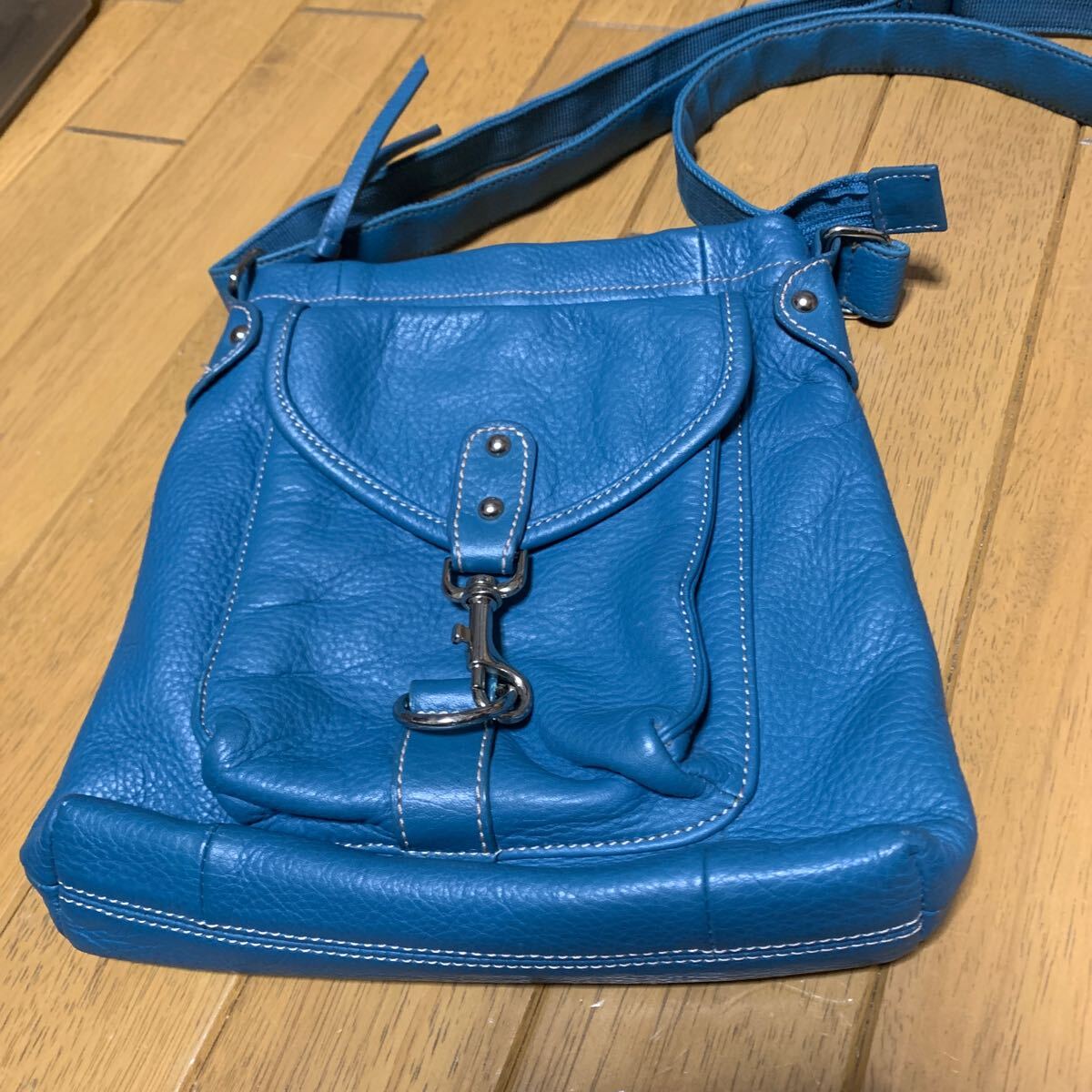 美品 ショルダーバッグ 水色  斜め掛け 合皮拍卖