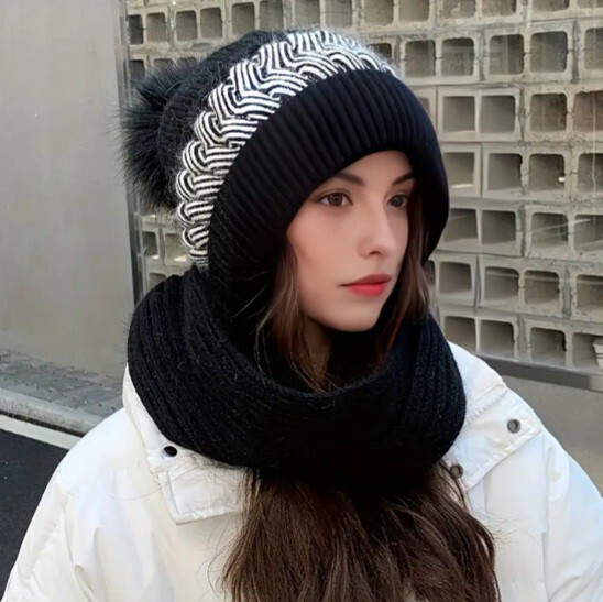 新品 マフラー付き ニットキャップ やわらかい ふわふわ ブラック 締めつけ感が少ない拍卖