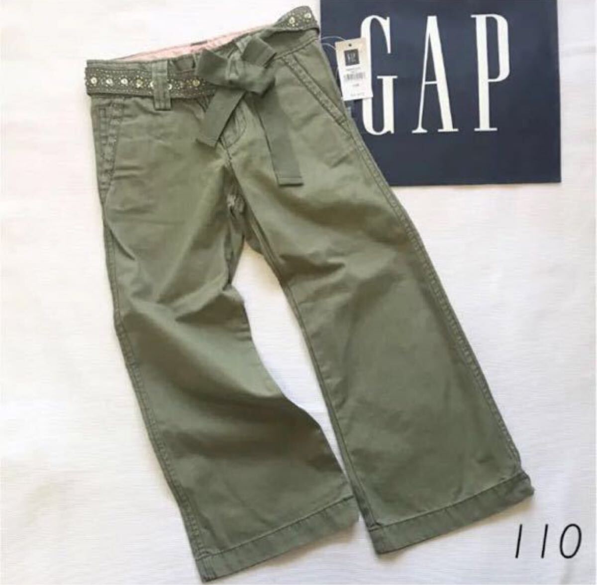 ■送料込み■即決■新品タグ 110 GAP ギャップ キッズ パンツ ビジュー ベルト付き カーキ 長スボン ボトム 綿 コットンパンツ 定価4,900円拍卖
