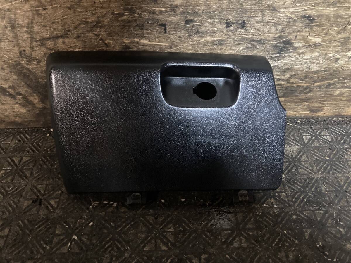 YAMAHA マジェスティ250 SG03J 左グローブボックスカバー 神戸発 C145-18拍卖