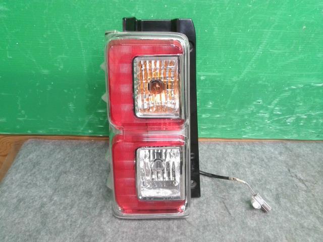 ウェイク DBA-LA700S 左テールランプ D 81560-B2720拍卖