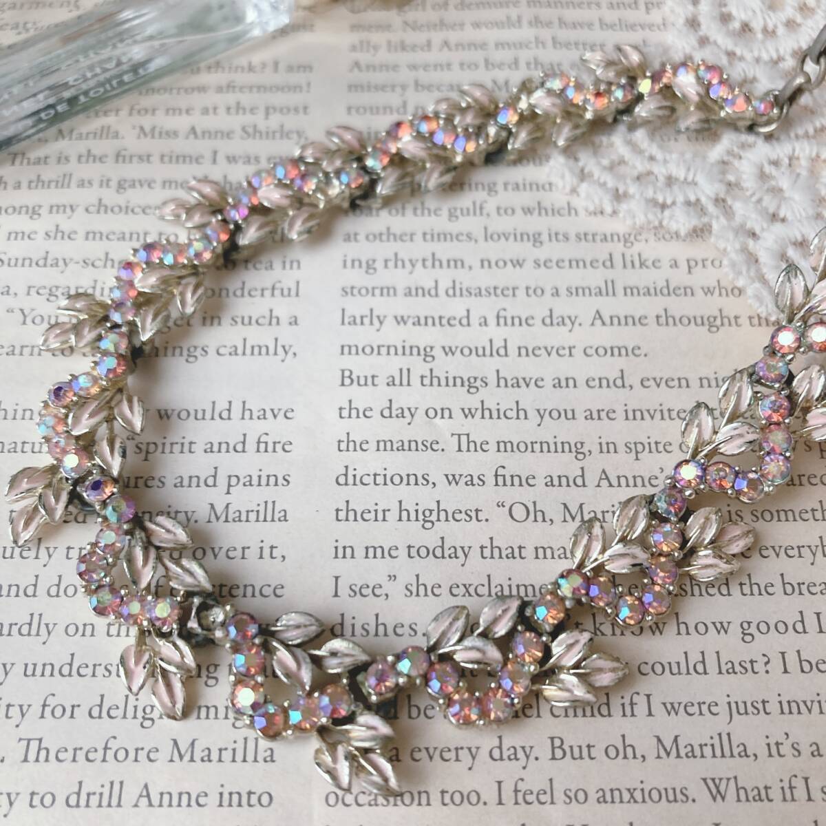 キラキラドレスジュエリー ネックレス ショート チョーカー ピンク ラインストーン リーフ ☆Vintage jewelry accessories R0253拍卖