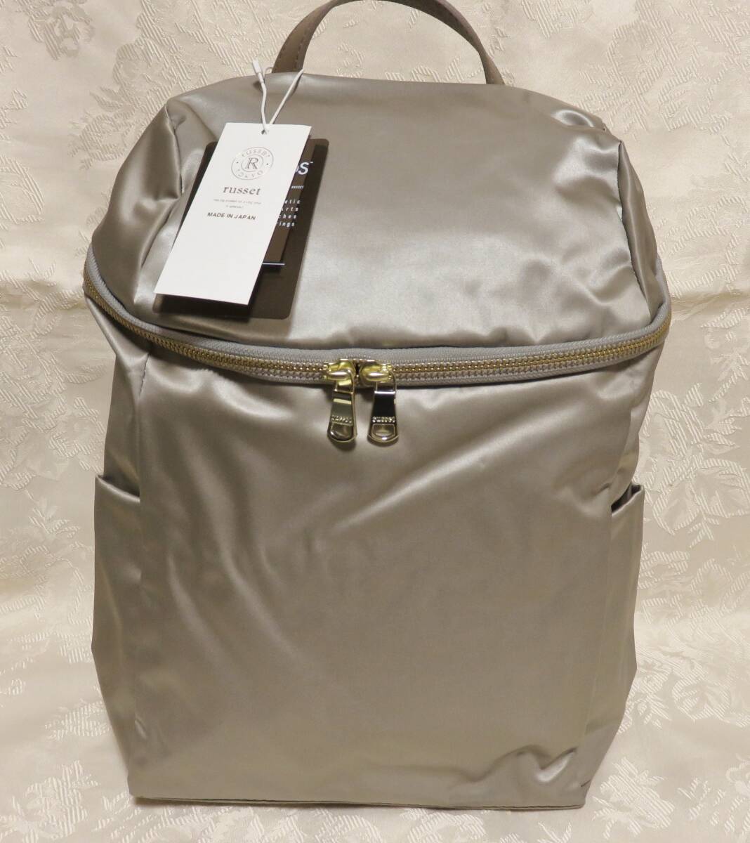 未使用 russet デイリー リュックサック 無地 グレー バックパック デイパック レジャー 旅行 通勤 上品 軽量 クラウズナイロン ラシット拍卖