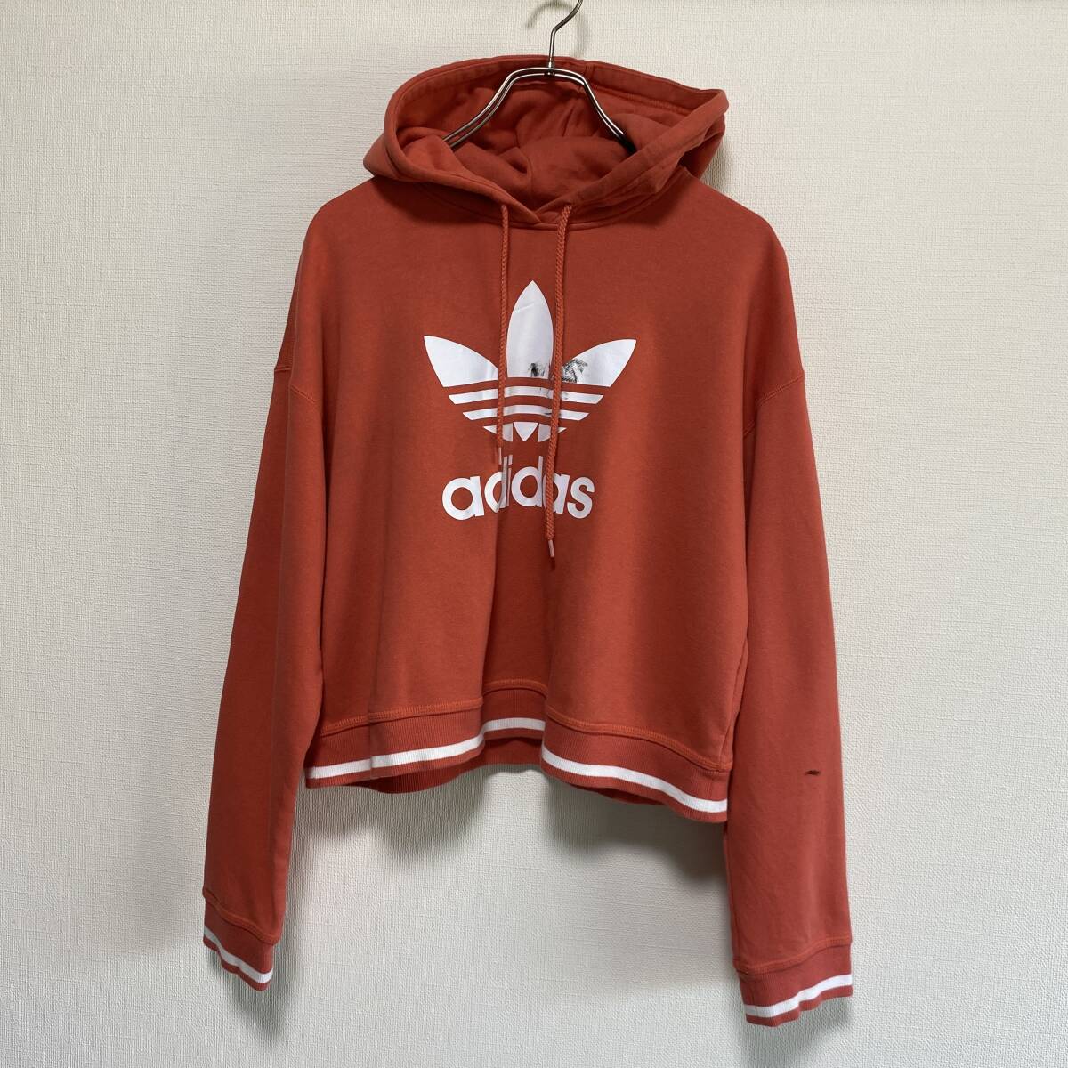 アメリカ古着 レディース Adidas アディダス パーカー デカロゴ ショート丈 US古着 Mサイズ 【B211】拍卖