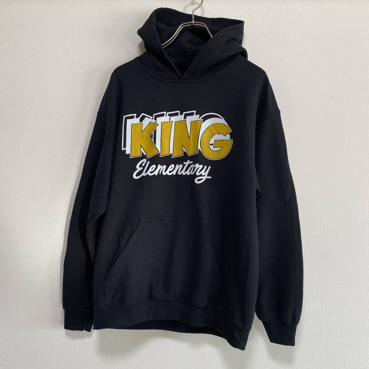 アメリカ古着 パーカー プルオーバー KING GILDAN ギルダン プリント Mサイズ 【B220】拍卖