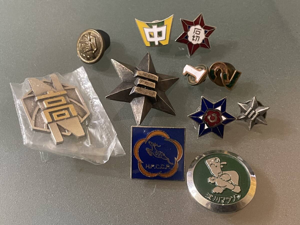 【3051.大阪府東大阪市付近 中学高校の校章や帽章等 バッチ 中古品】拍卖