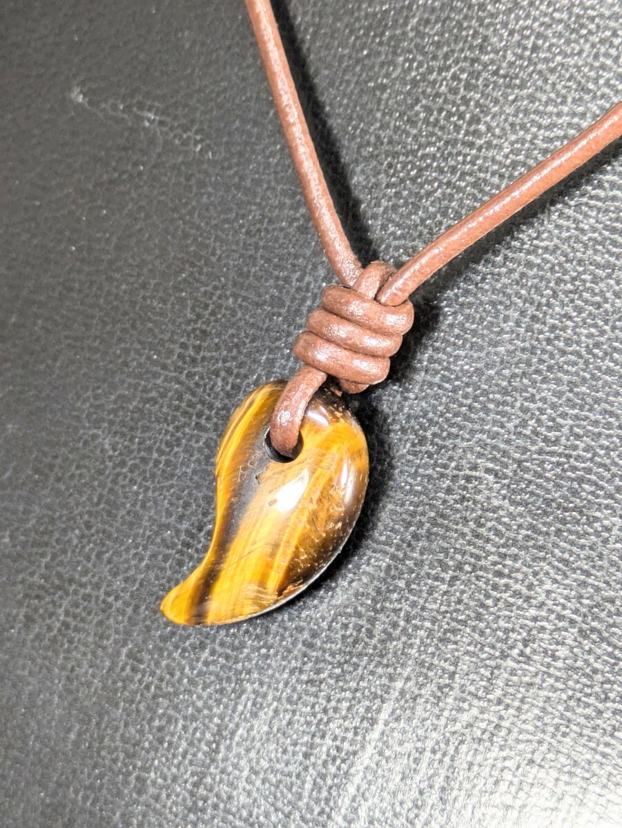 【天然石】◆タイガーアイ◆勾玉◆本革ネックレス◆成功◆決断力up◆拍卖