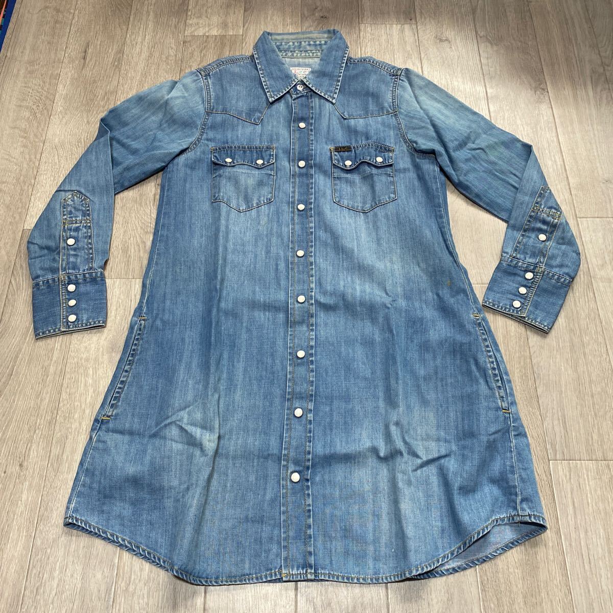 送料無料 古着【Lee 長めの長袖シャツ Sサイズ】ダンガリーシャツ 綿100% 4ポケット拍卖