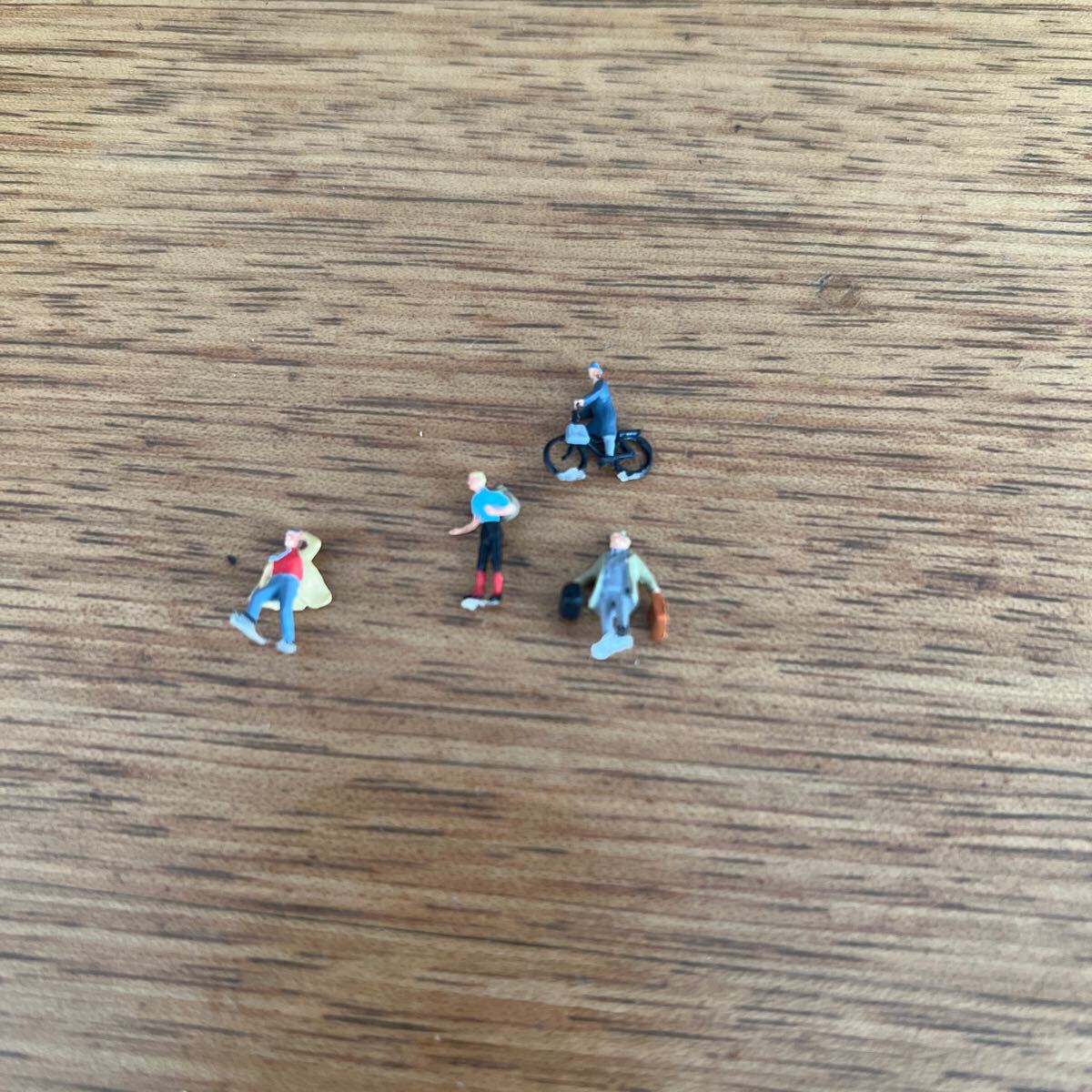 送料込■プライザー PREISER 4体 アソート① 詰め合わせ ジャンク扱 鉄道模型 Models 情景 背景に拍卖