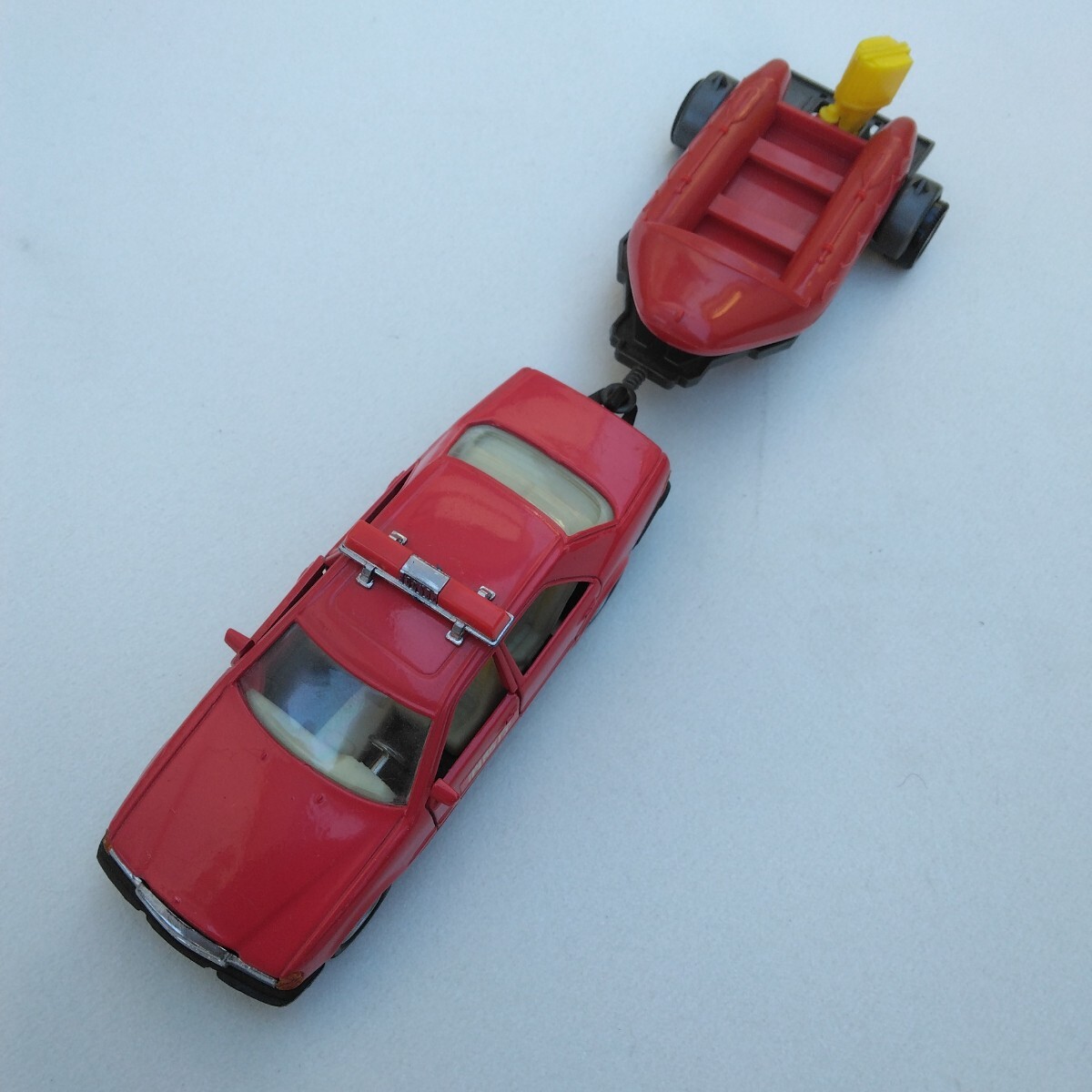 昭和レトロ ミニカー 赤ベンツ300E 消防庁 海上救援ボート付き ミニカー 当時品 保管品拍卖