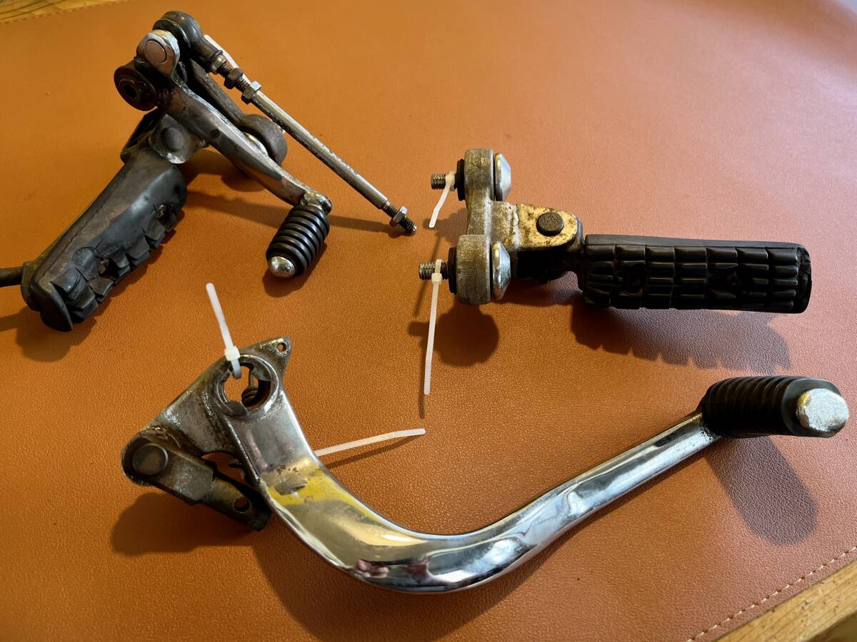 【送料無料】ヤマハ SRX400 1JL 1JK メインステップ チェンジ シフト ブレーキ ペダル一式 絶版 希少 YAMAHA SRX-4拍卖