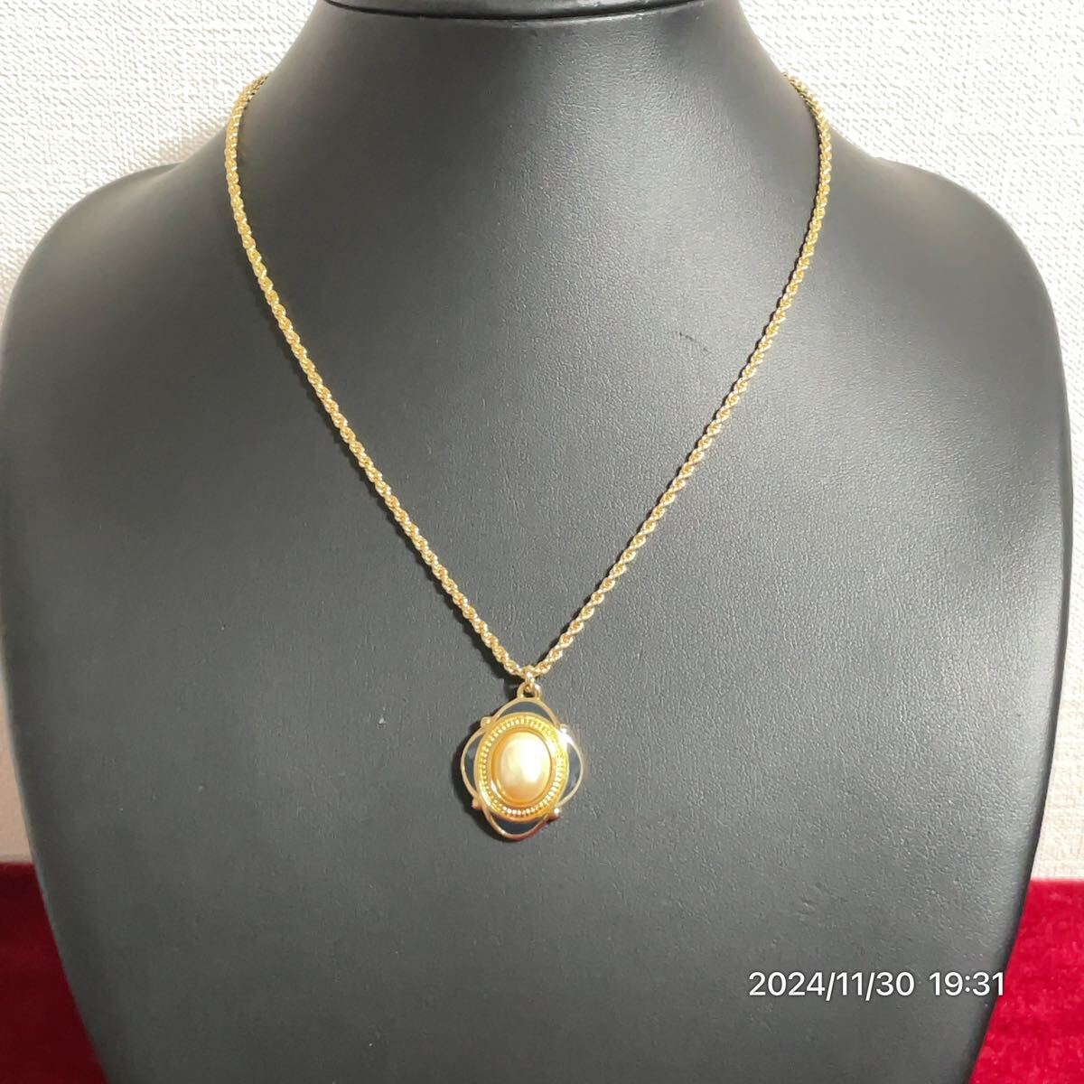 Burberry バーバリー クラシカル モダン ツイストチェーン ネックレス ペンダント アクセサリー拍卖