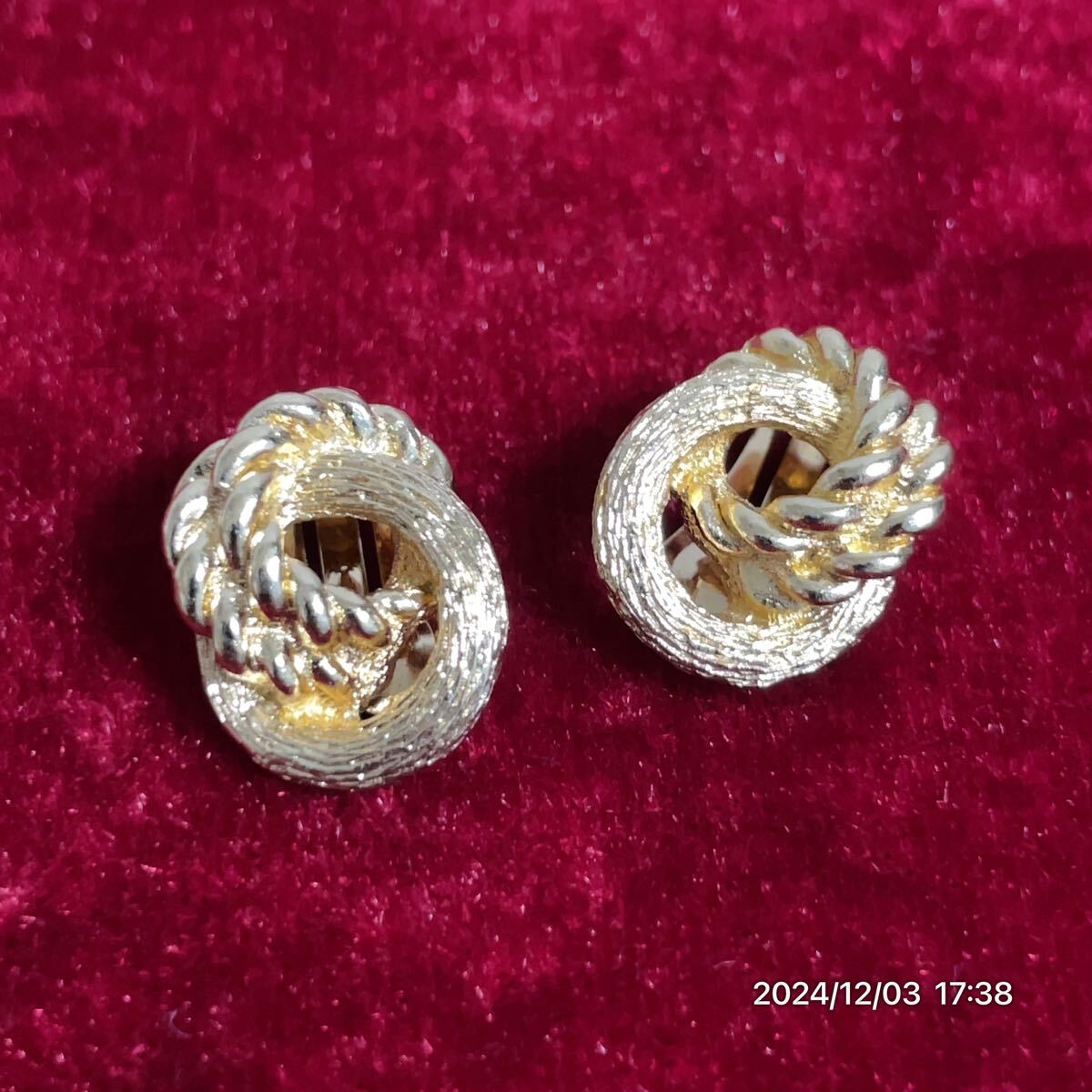 Dior クリスチャン ディオール オーバル ツイスト ゴールドカラー イヤリング アクセサリー拍卖