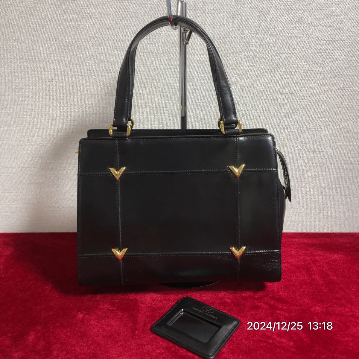 VALENTINO バレンティノ ヴァレンチノ Vロゴ ブラックカラー レザー 革 ハンドバッグ 鞄拍卖