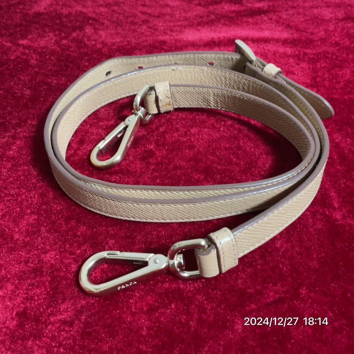 PRADA プラダ ブランドロゴ ゴールド金具 ベージュ レザー 革 バックストラップ ショルダーストラップ拍卖
