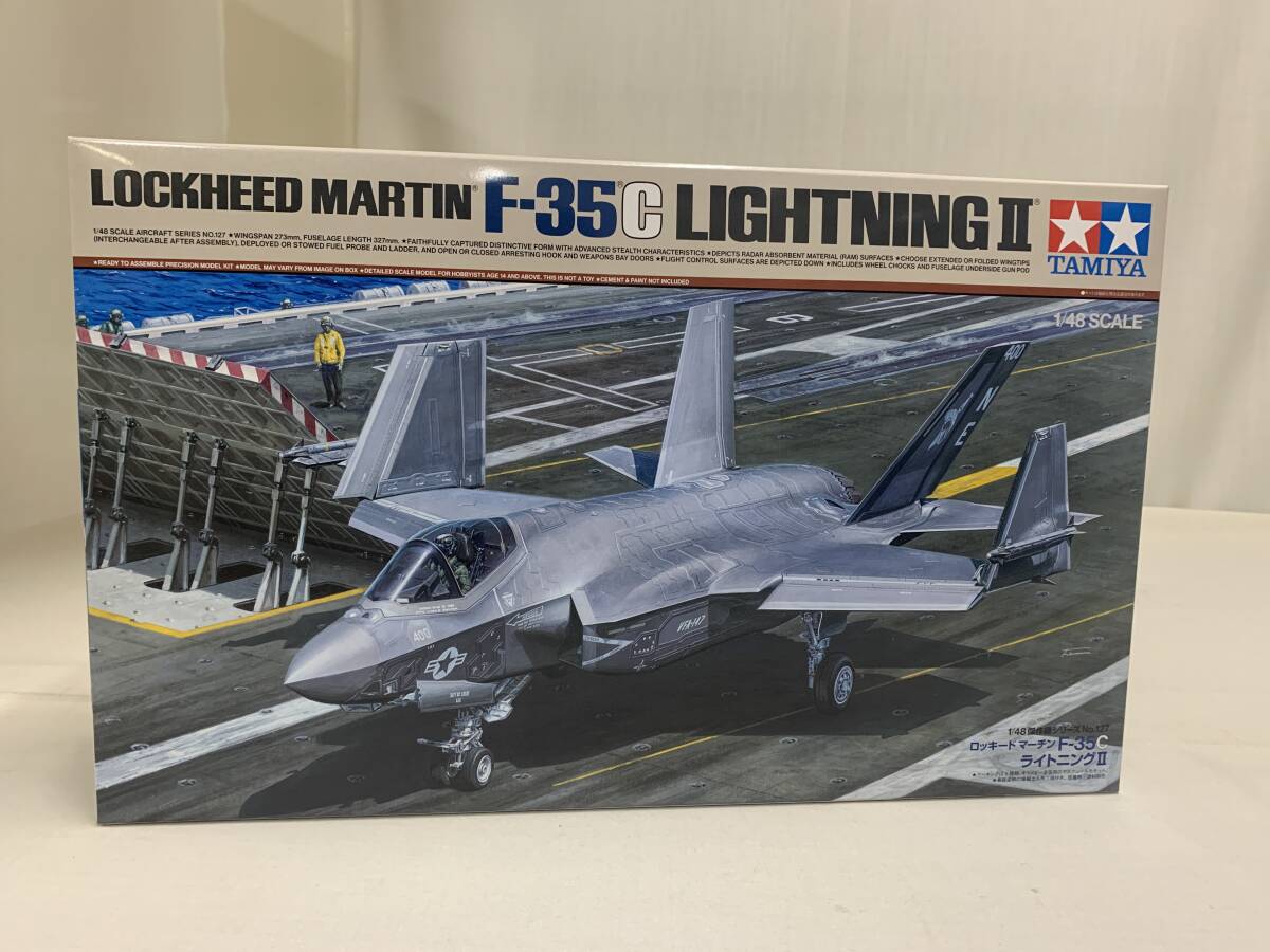 1:48 ロッキードマーチン F-35C ライトニングⅡ 6種類のマーキング・着座姿勢の操縦士の人形1体付き拍卖
