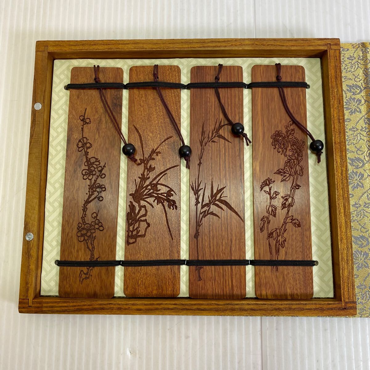 木製 栞 しおり 梅 蘭 竹 菊 柄 4枚組 酸枝製 コレクション拍卖