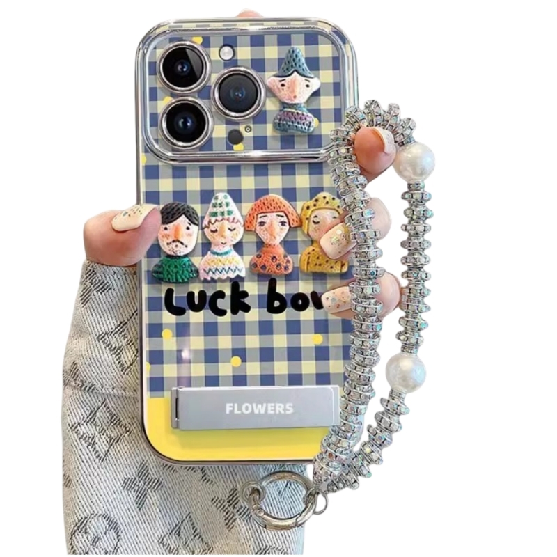 iPhone16 Plusケース 保護カバー 6.7インチ スマートフォンカバー 背面カバー 立体ぬいぐるみ 青いチェック柄 チェーンのブレスレット付き拍卖