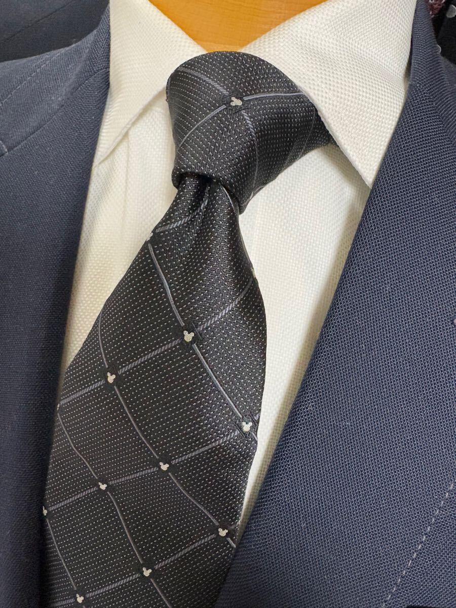 【美品】東京ディズニーリゾート ミッキーマウス柄ネクタイ ブラック基調 大剣約9cm 日本製 拍卖