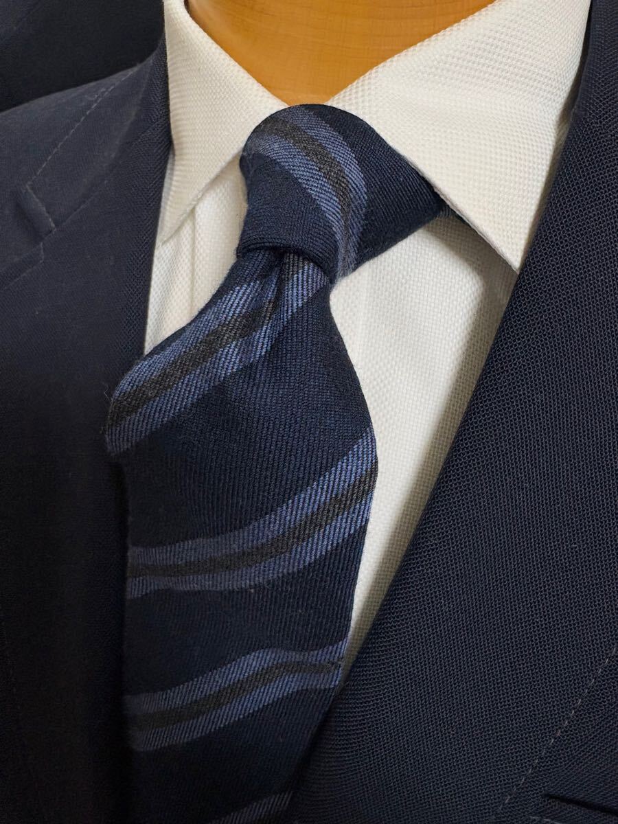 【美品】アーバンリサーチ ストライプウールタイ 大剣約8cm ネイビー基調 日本製 レジメンタル柄拍卖