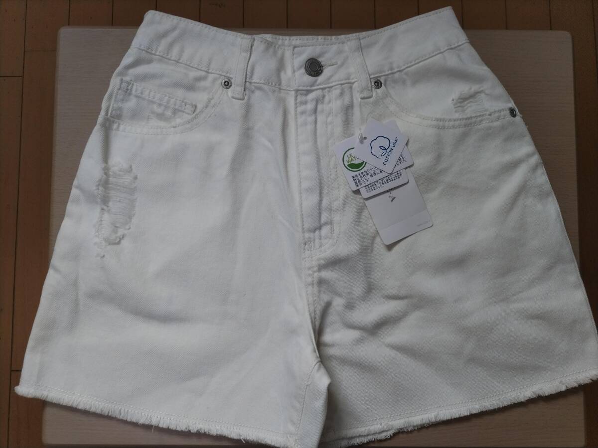 美品!新品タグ付き★Colzaダメージショートパンツ・ホワイトデニム★サイズSS(女の子用ショートパンツ)拍卖
