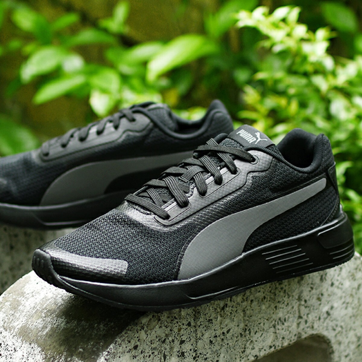 最値!新品!生産終了!トリプルブラック!ハイブリッドランニング!プーマ(PUMA)テイパー高級スニーカー!黒 27.5cm ラスト1点 箱付き拍卖