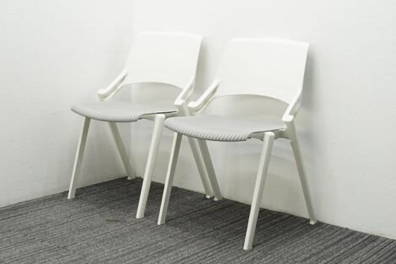【送料無料】オカムラ アデッソ スタッキングチェア ホワイト×グレー 2脚セット拍卖