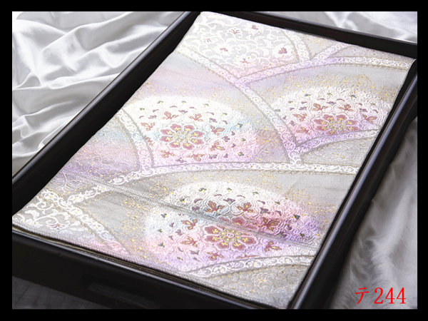 蔵【テ244】西陣逸品 振袖可 宝相華紋 シルバー色地 清雅な華やぎ 正絹純金糸六通高級美術袋帯 ◇検◇簪着物名古屋帯和装小物帯締め拍卖