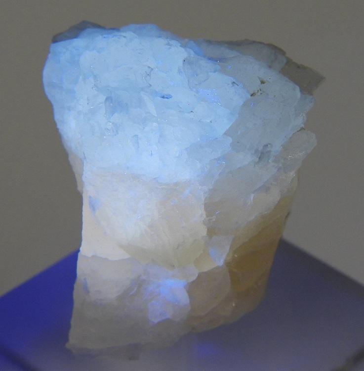 ☆☆ 毒重石 (蛍光) <イリノイ州> 7 ☆☆拍卖