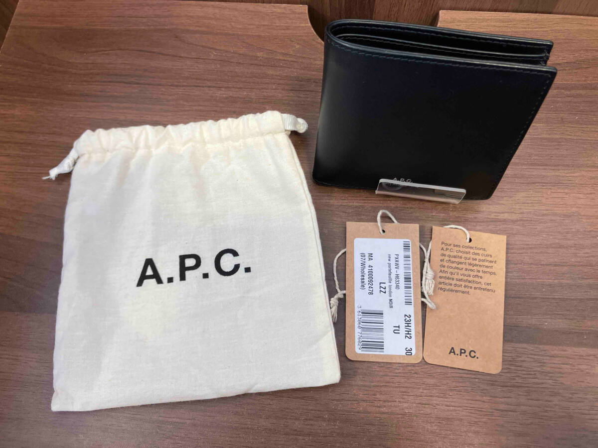 a.p.c. アーペーセー PXAWV-H63340 LZZ LONDON WALLET ブラック カーフレザー 二つ折り財布 ミニ財布 小銭入れ有り 保存袋有り拍卖
